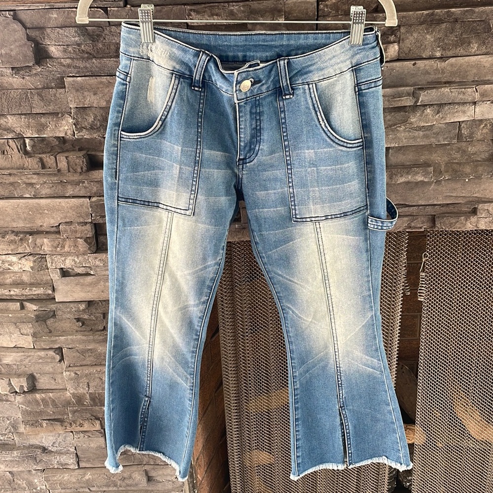 Cropped jeans.